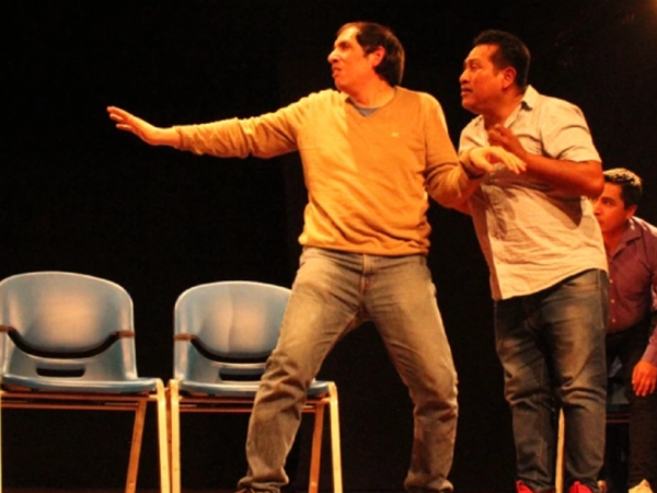Tres al centro