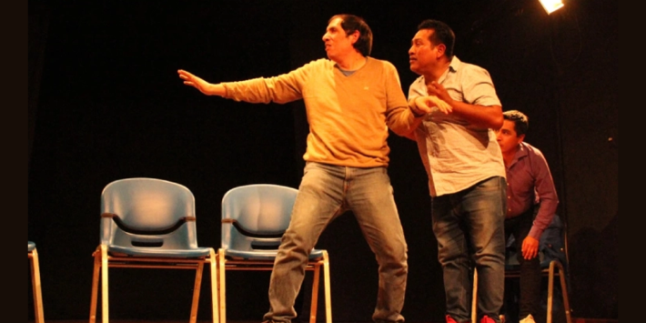 Tres al centro