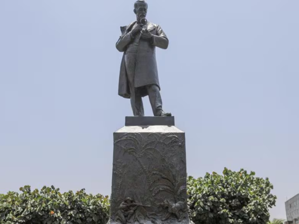 Entre dos mundos. Memoria y celebración de Antonio Raimondi en Italia y en Perú
