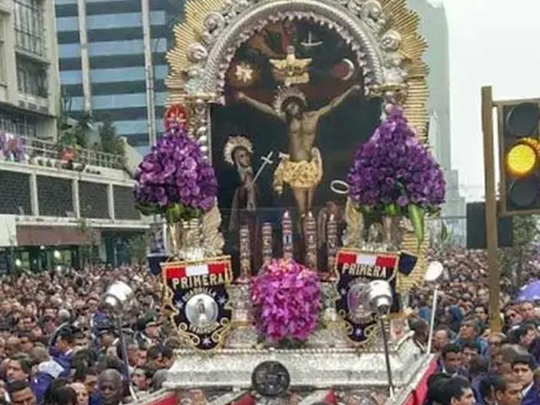 Homenaje al Señor de los Milagros