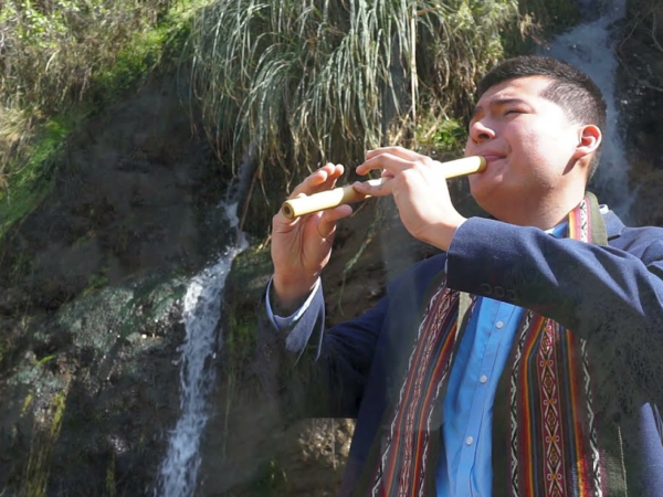 Hugo Robles: Voces de una quena