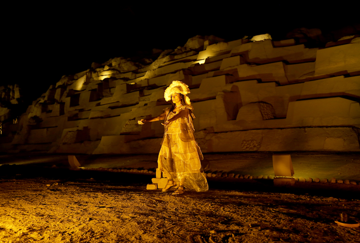 Diosas y gobernantas del Antiguo Perú: La memoria de las W’akas