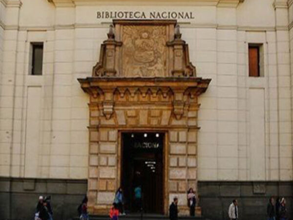 LA GRAN BIBLIOTECA PÚBLICA DE LIMA ABRE DE NOCHE