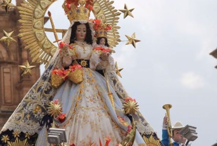 VENERACIÓN A LA VIRGEN DE LA CANDELARIA