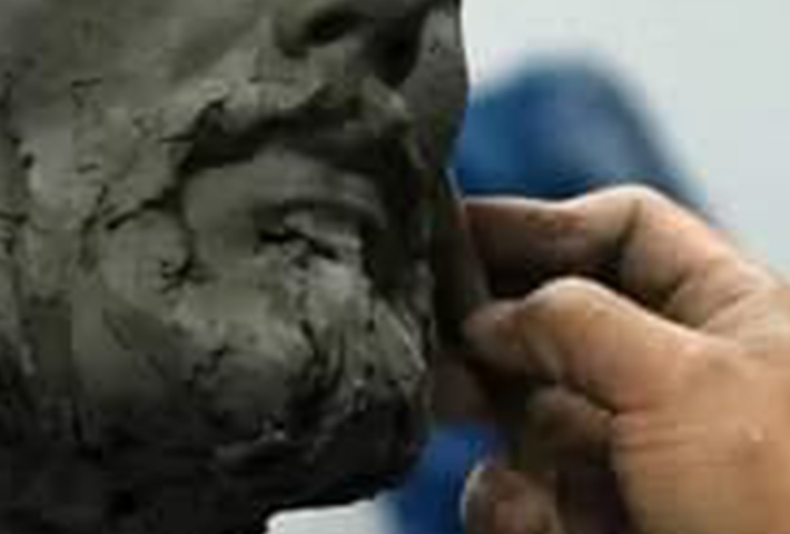 ESCULTURA DEDICADA A ADOLFO WINTERNITZ