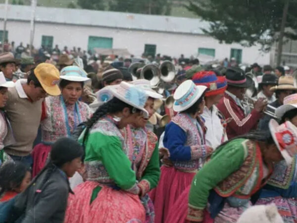 CAYLLOMA: VENTANAS AL PASADO