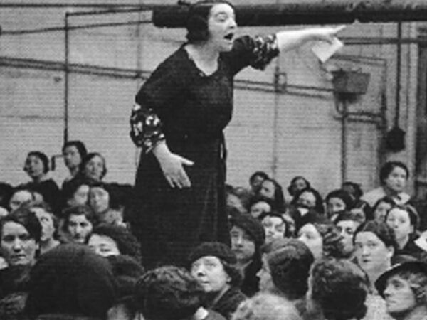 MUJERES QUE MARCARON LA HISTORIA