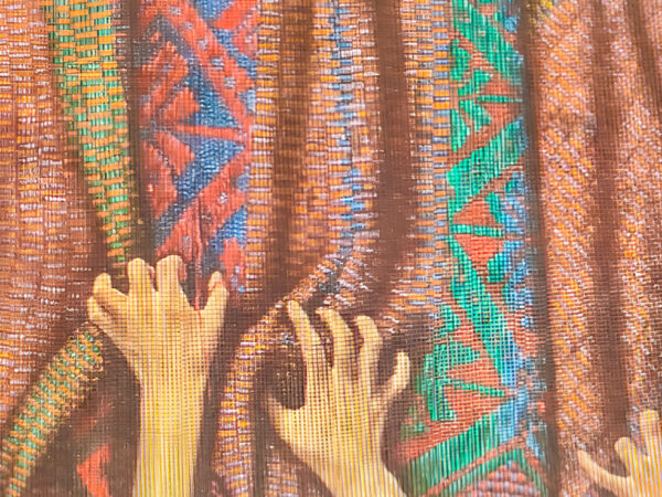 SUSURROS ENTRETEJIDOS