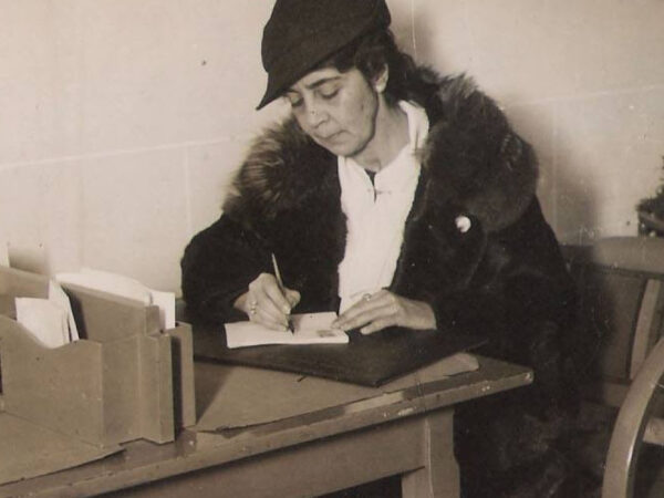 ENTRE CARTAS Y MEMORIAS DE UNA ESCRITORA