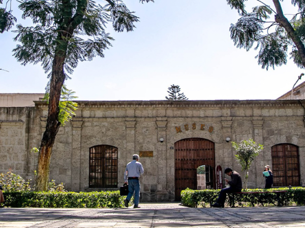 VISITA A MUSEO EN AREQUIPA