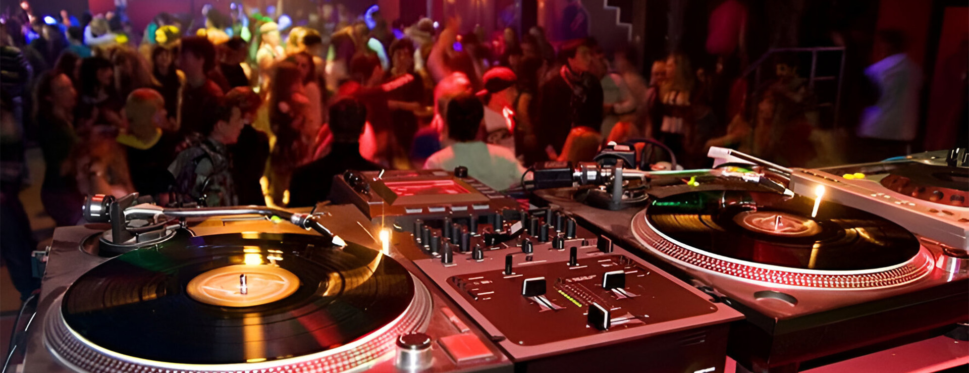 NOCHE DE VINILOS