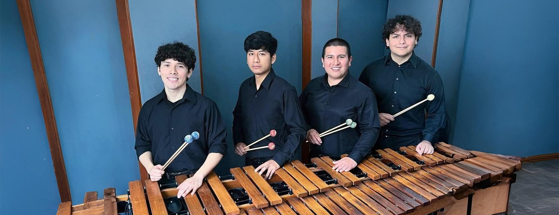 MARIMBA A 8 MANOS