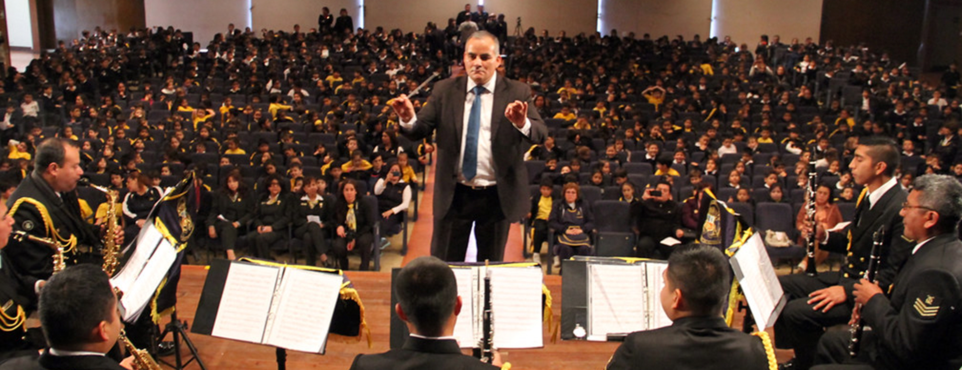 BANDA SINFÓNICA DE LA MARINA DE GUERRA DEL PERÚ