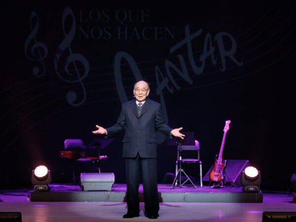 LOS QUE NOS HACEN CANTAR