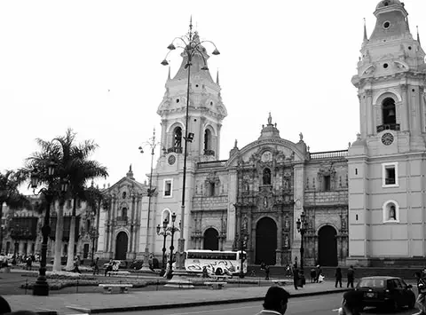 FANTASMAS DE LONDRES Y LIMA