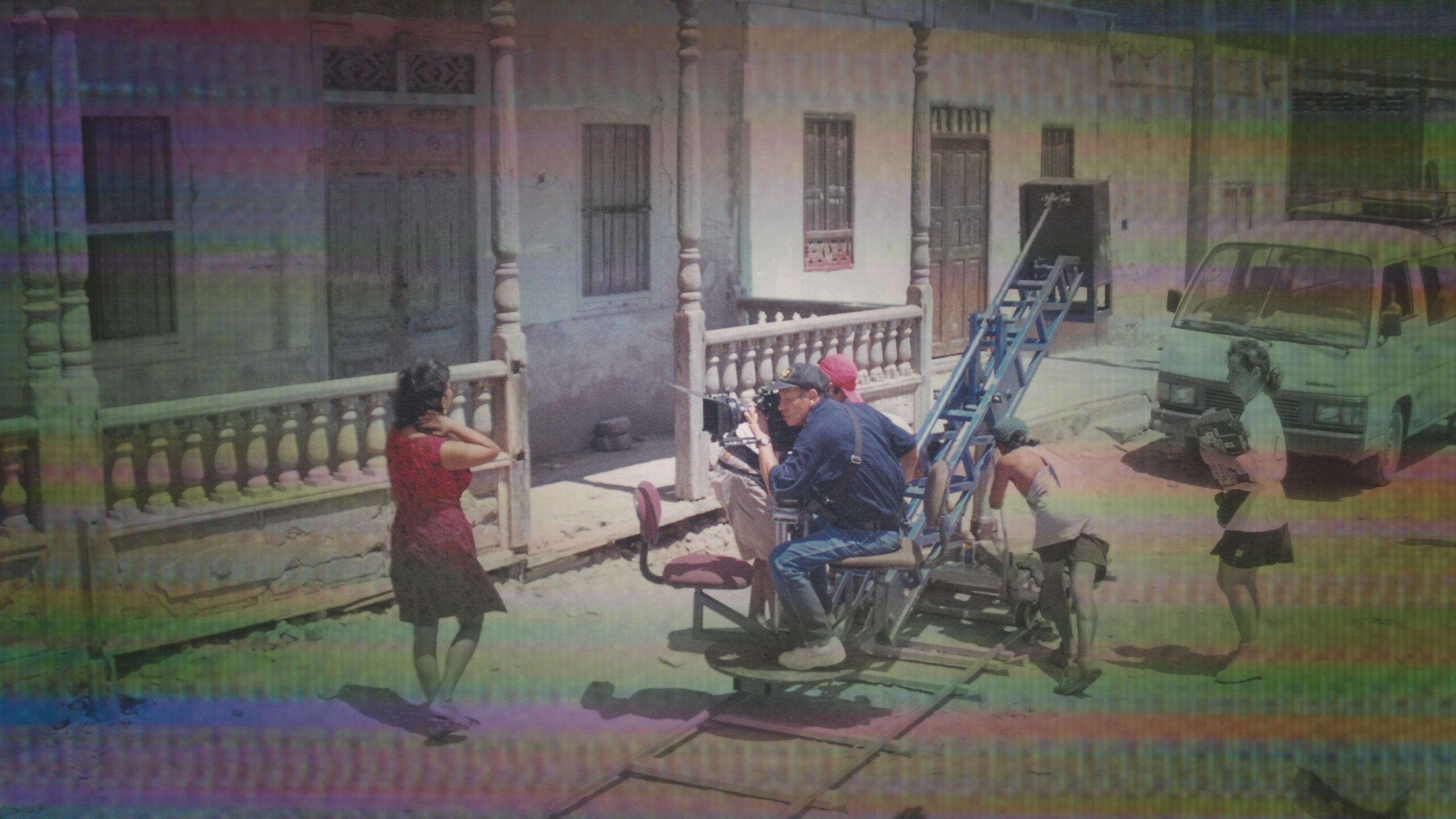 DETRÁS DE LAS CÁMARA