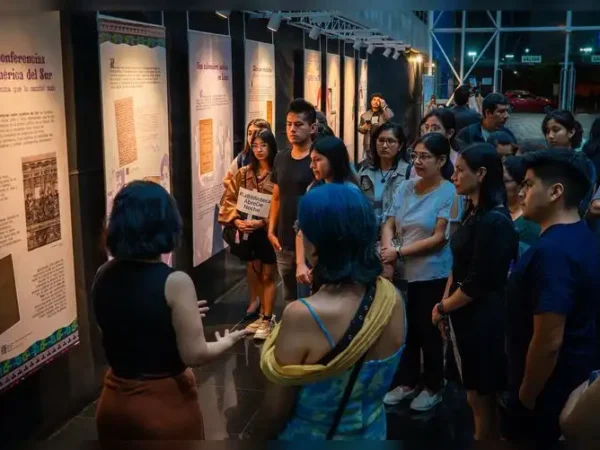 LA BIBLIOTECA ABRE DE NOCHE