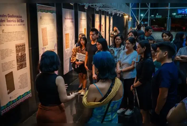 LA BIBLIOTECA ABRE DE NOCHE