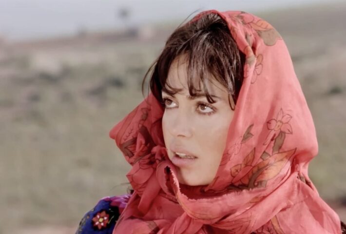 LA CHICA CON LA BUFANDA ROJA