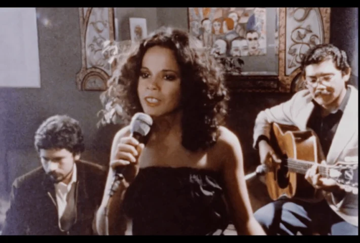 NOTICIEROS VICUS Y MUJER, HOY