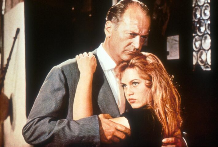 Y DIOS CREÓ A LA MUJER