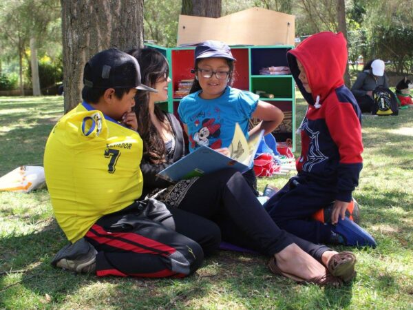 LECTURA EN EL PARQUE