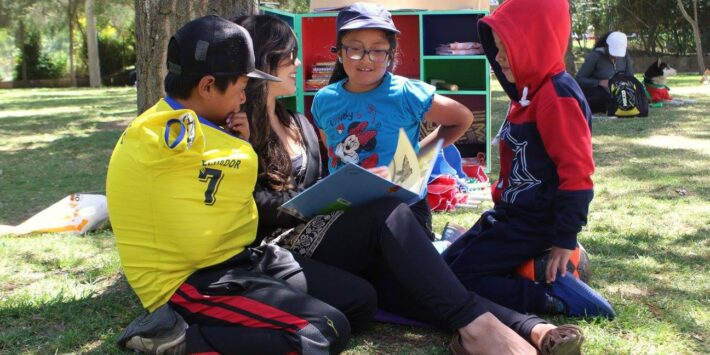 LECTURA EN EL PARQUE