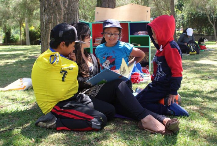 LECTURA EN EL PARQUE