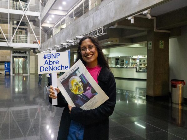 LA BIBLIOTECA ABRE DE NOCHE