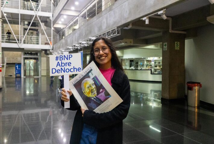 LA BIBLIOTECA ABRE DE NOCHE