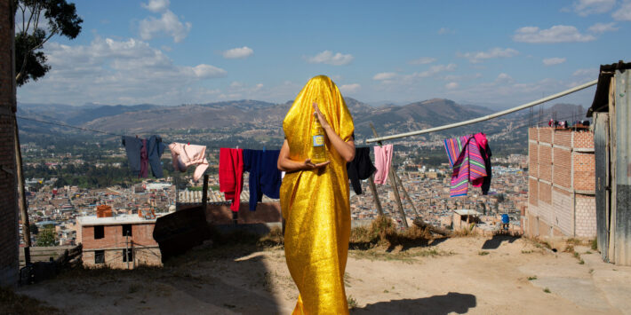 ALGUIEN VENDIÓ MI SOMBRA