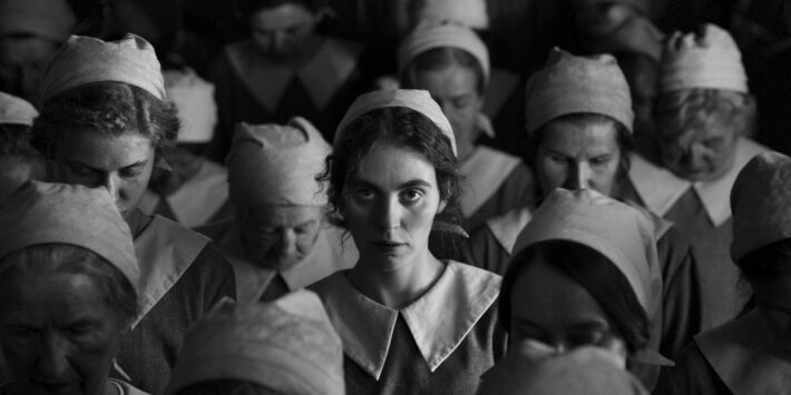 LA CHICA DE LA AGUJA