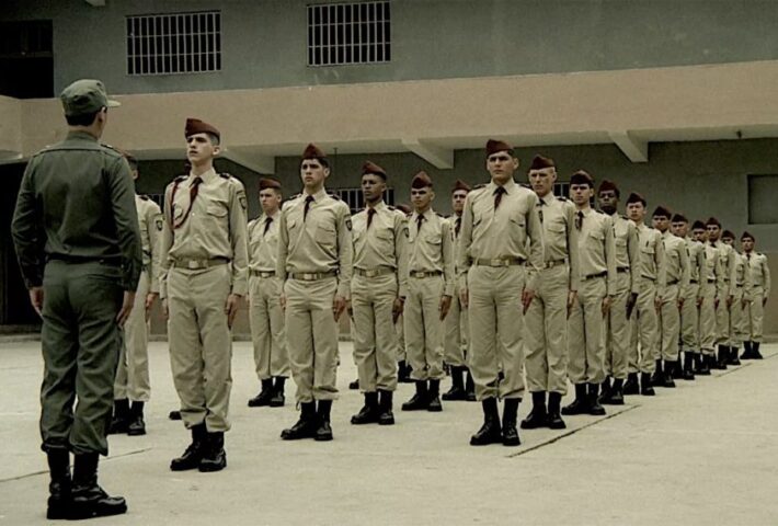 LA CIUDAD Y LOS PERROS