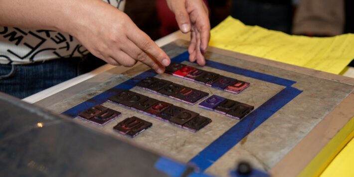 ENTRE JUEGOS Y LIBROS