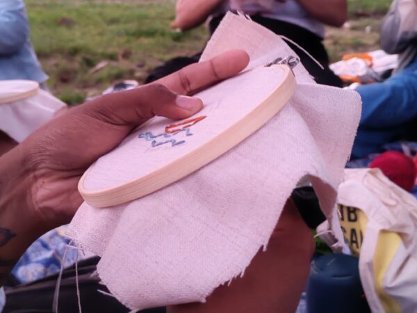 BORDADO AL AIRE LIBRE