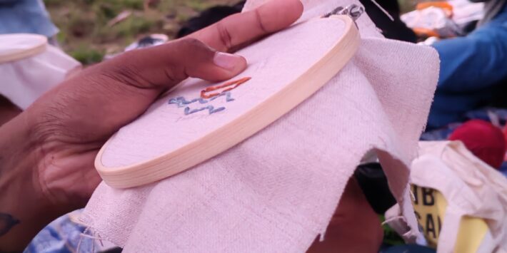 BORDADO AL AIRE LIBRE