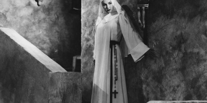 LA MONJA ALFÉREZ