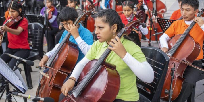 ENTRE CUERDAS, VOCES Y SUEÑOS