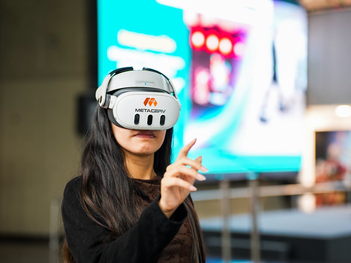 VIDEOAKT: BIENAL DE ARTE Y NUEVOS MEDIOS