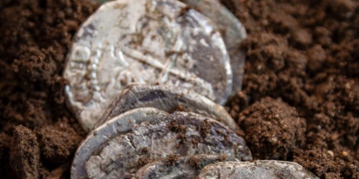MONEDAS, SÍMBOLOS Y MEMORIA DE LA LIMA VIRREINAL